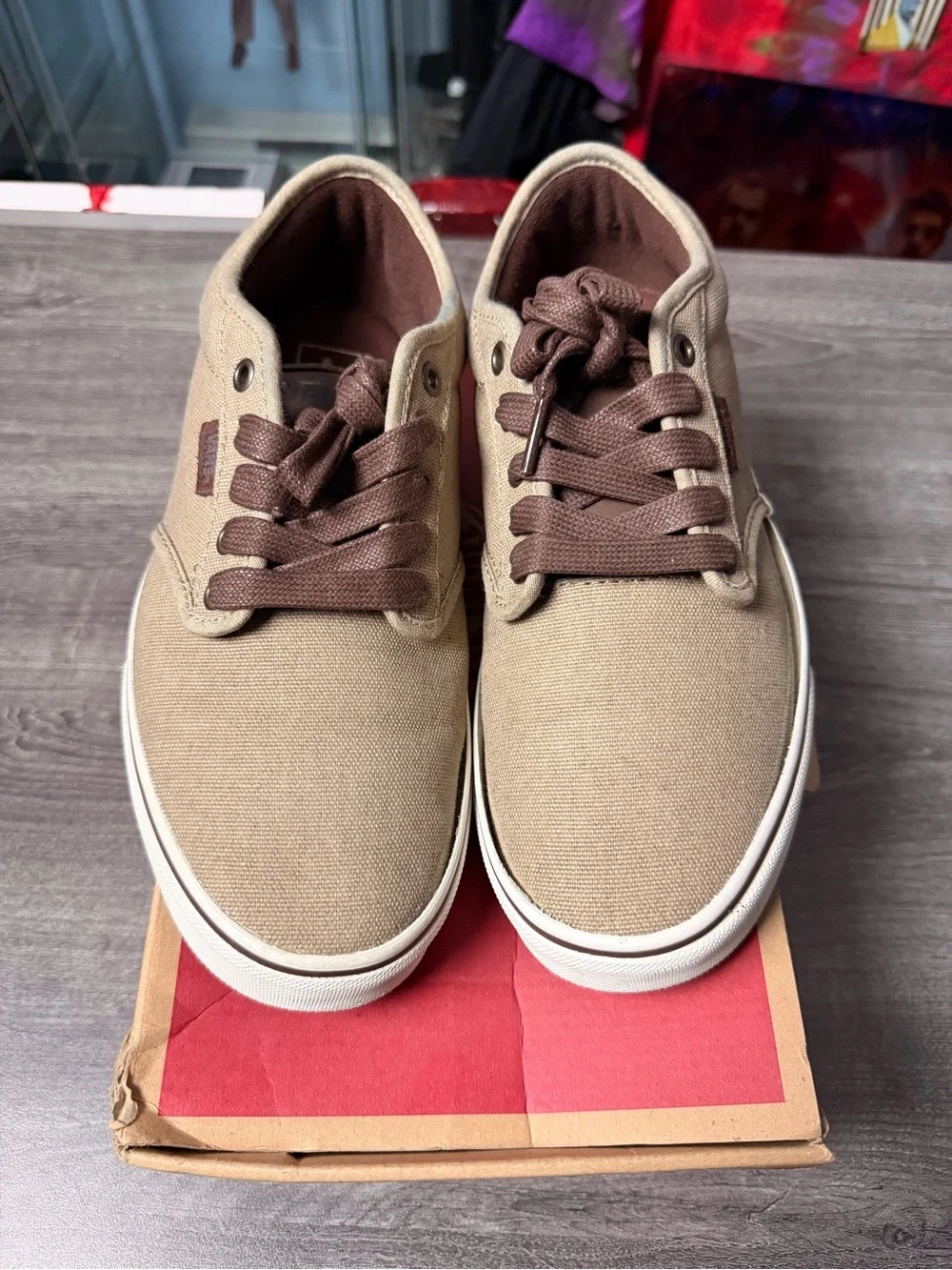 Vans Atwood Deluxe men size 8.5 (khaki/marshmallow)